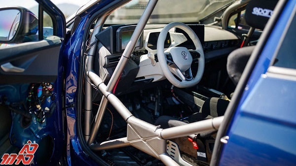 فولکس واگن آفرودID.4 الکتریکی مفهومی را در موزه خودرو پترسون نشان می دهد(عذاری)
