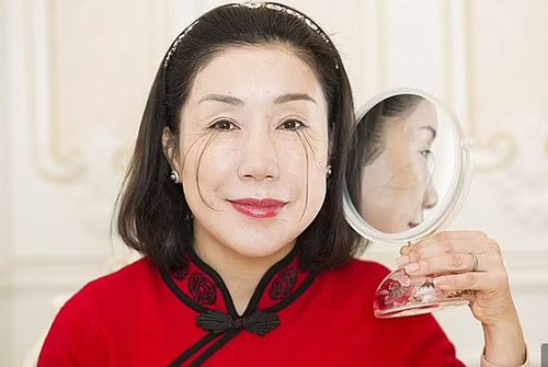 زن چینی رکوردار بلندترین مژه جهان